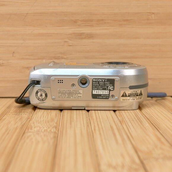 Vintage Sony Cyber-shot DSC-P43 4.1MP Digital Camera, Made in Japan - Picture 8 of 12